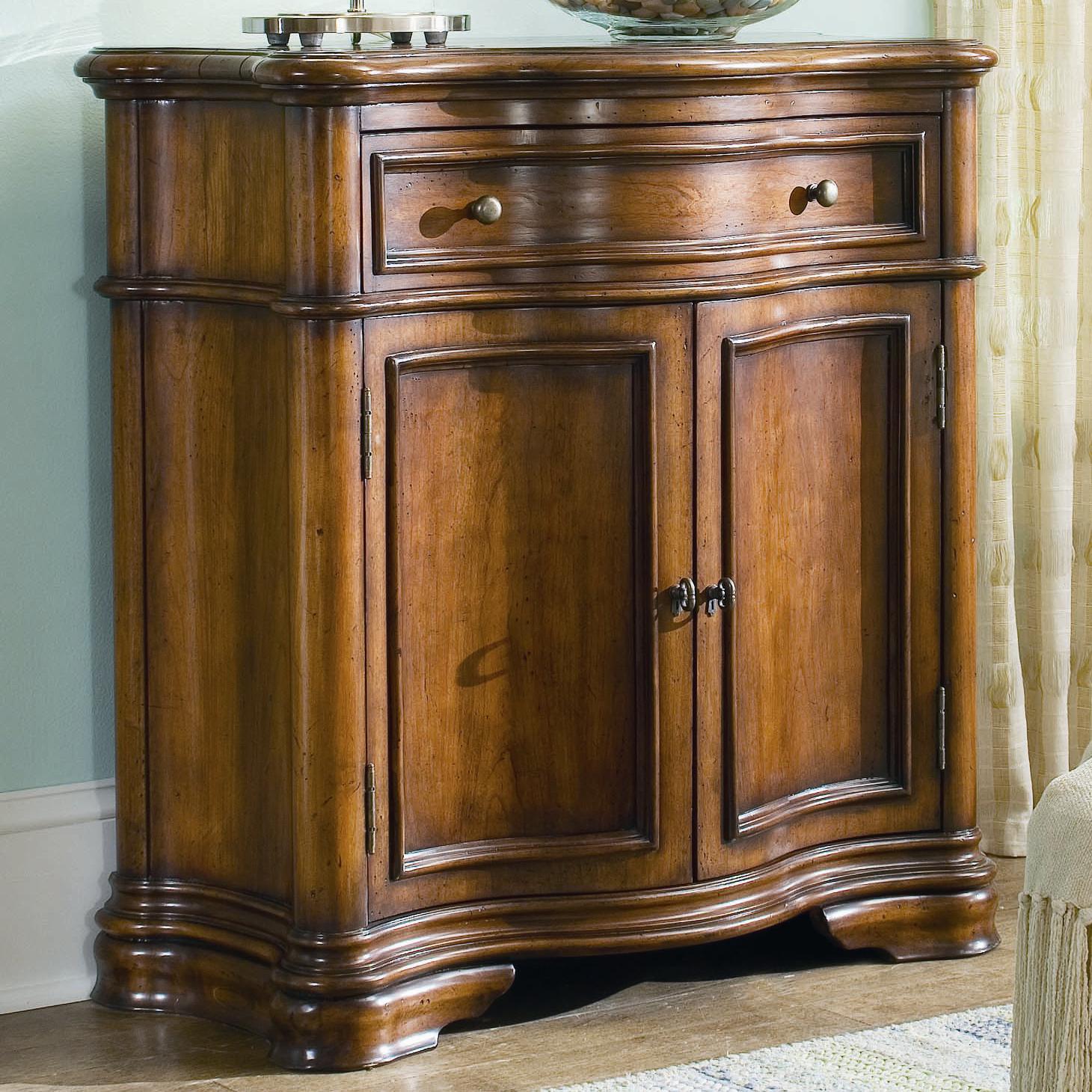 Hooker Furniture Waverly Place Waverly Shaped Hall Console | Belfort